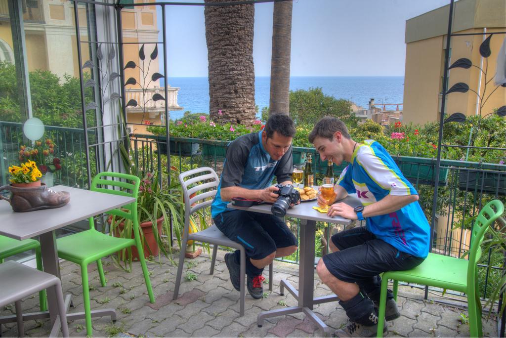 Hotel Deutsche Familien Finale Ligure Eksteriør bilde