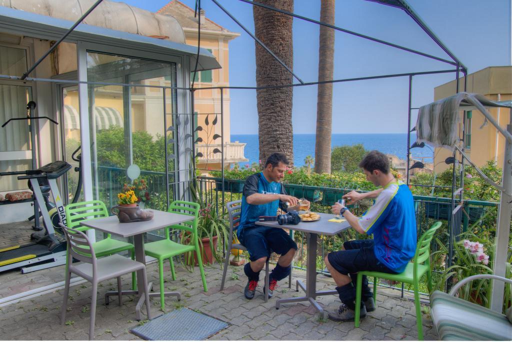 Hotel Deutsche Familien Finale Ligure Eksteriør bilde