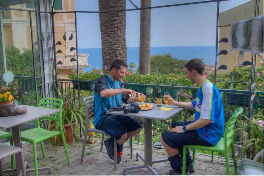 Hotel Deutsche Familien Finale Ligure Eksteriør bilde