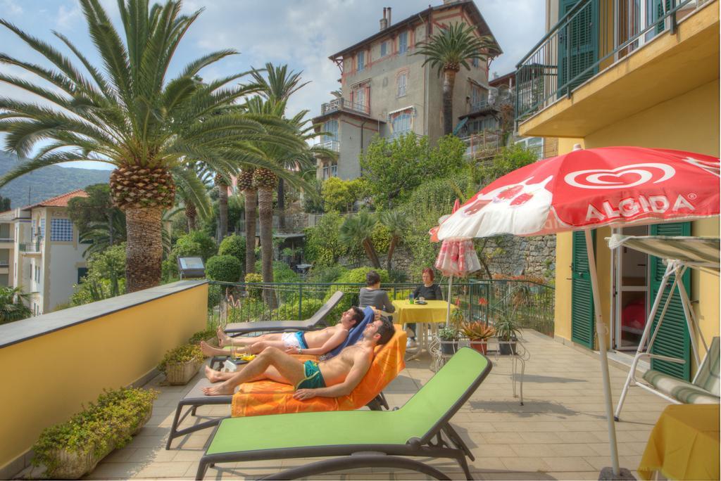 Hotel Deutsche Familien Finale Ligure Eksteriør bilde