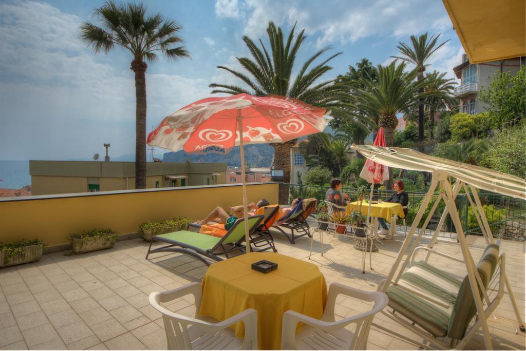 Hotel Deutsche Familien Finale Ligure Eksteriør bilde