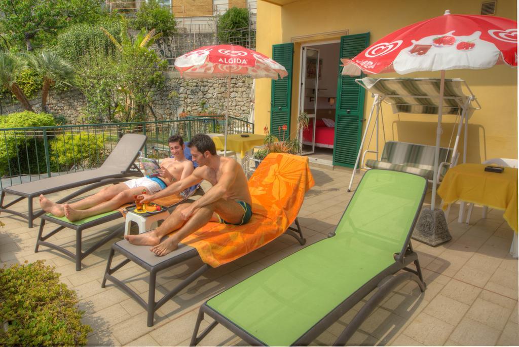 Hotel Deutsche Familien Finale Ligure Eksteriør bilde