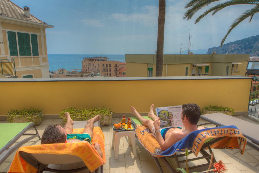 Hotel Deutsche Familien Finale Ligure Eksteriør bilde