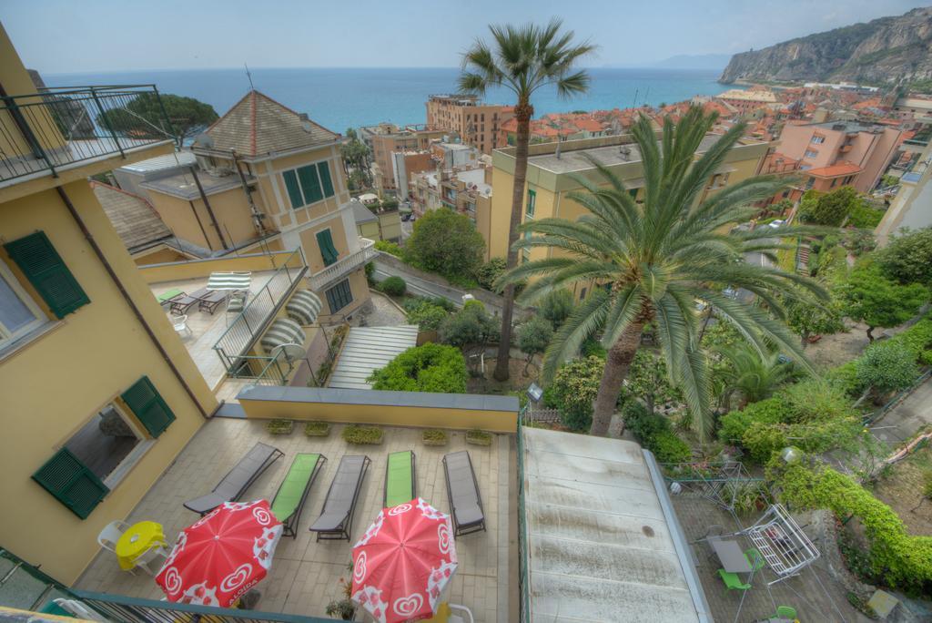Hotel Deutsche Familien Finale Ligure Eksteriør bilde