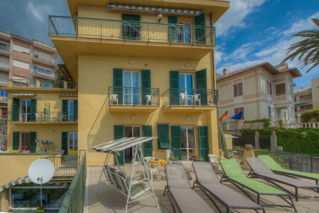 Hotel Deutsche Familien Finale Ligure Eksteriør bilde