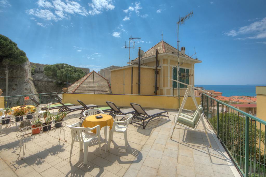 Hotel Deutsche Familien Finale Ligure Eksteriør bilde