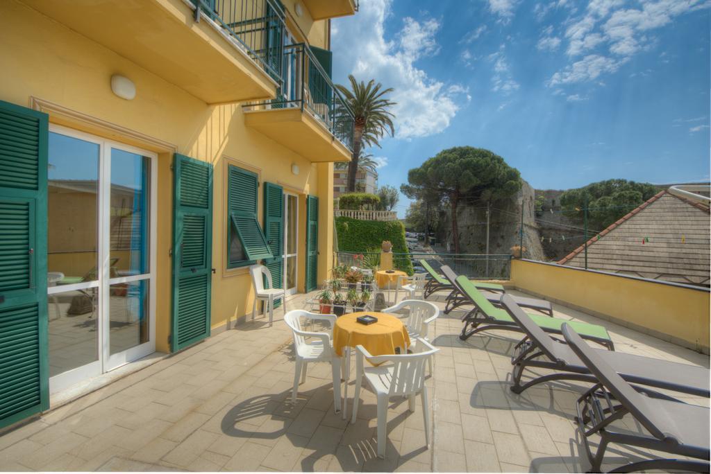 Hotel Deutsche Familien Finale Ligure Eksteriør bilde