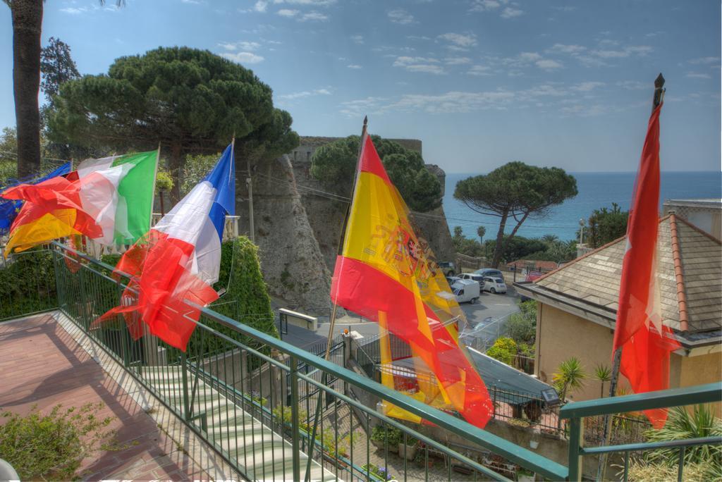 Hotel Deutsche Familien Finale Ligure Eksteriør bilde