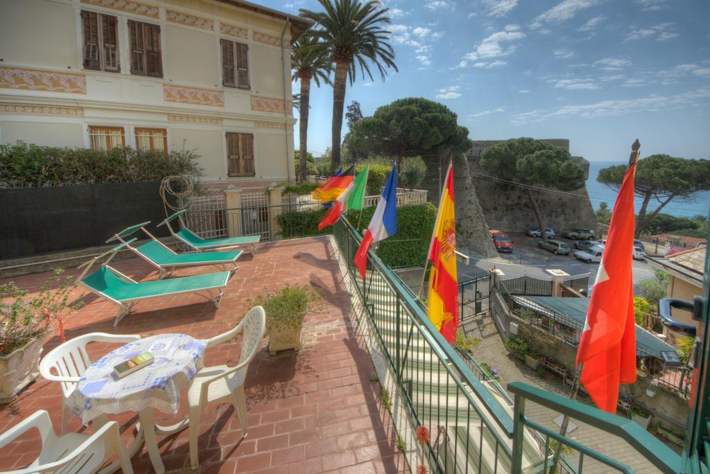 Hotel Deutsche Familien Finale Ligure Eksteriør bilde
