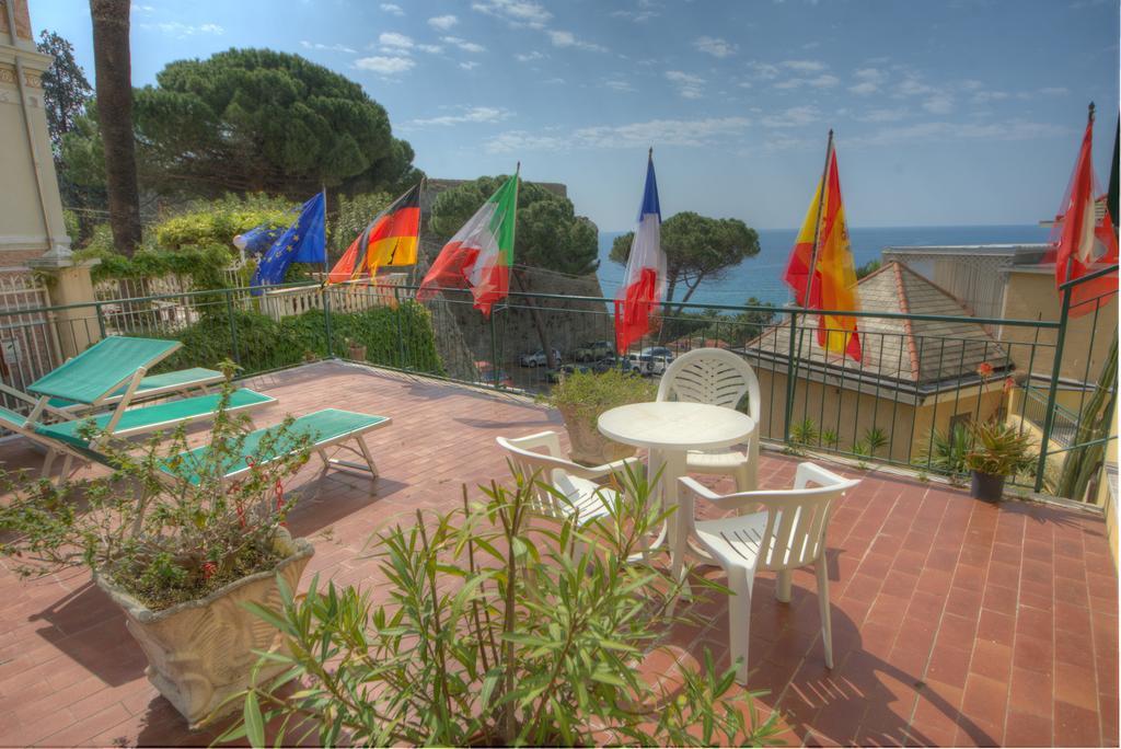 Hotel Deutsche Familien Finale Ligure Eksteriør bilde