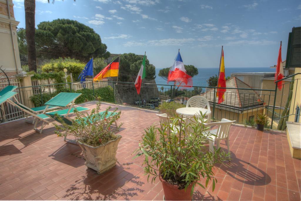 Hotel Deutsche Familien Finale Ligure Eksteriør bilde