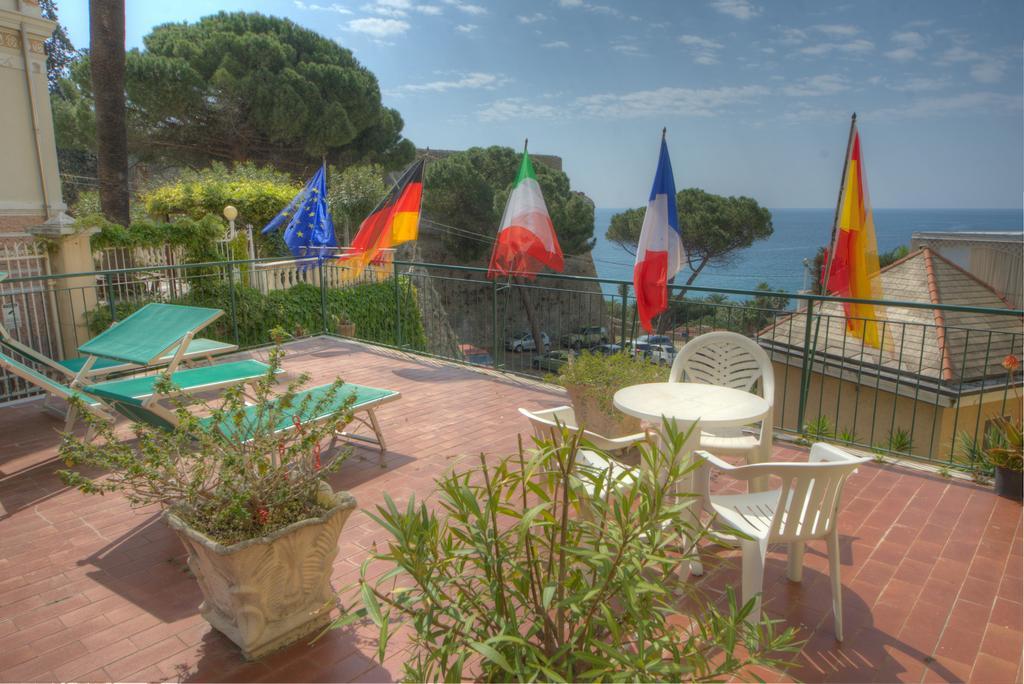 Hotel Deutsche Familien Finale Ligure Eksteriør bilde
