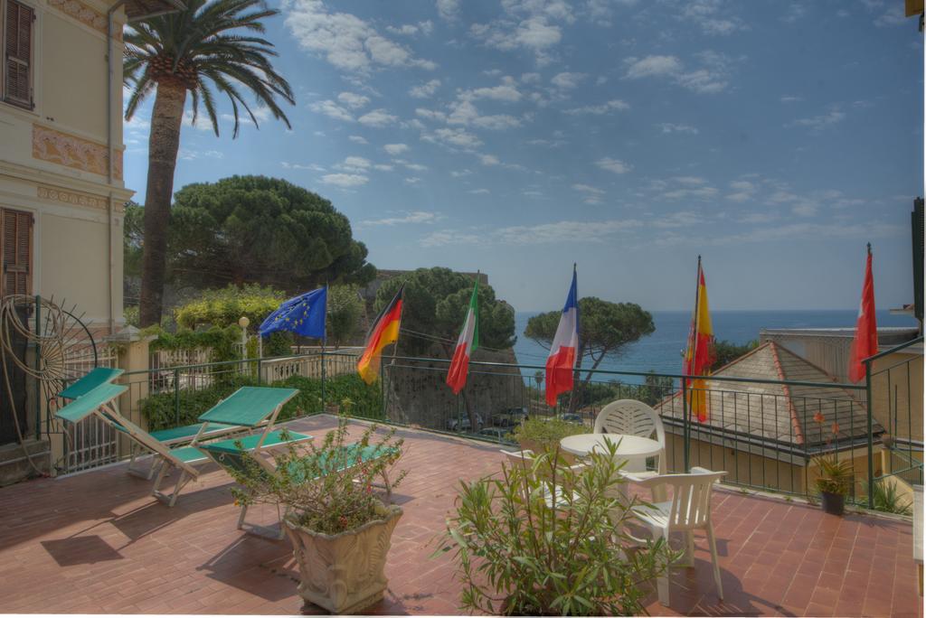 Hotel Deutsche Familien Finale Ligure Eksteriør bilde