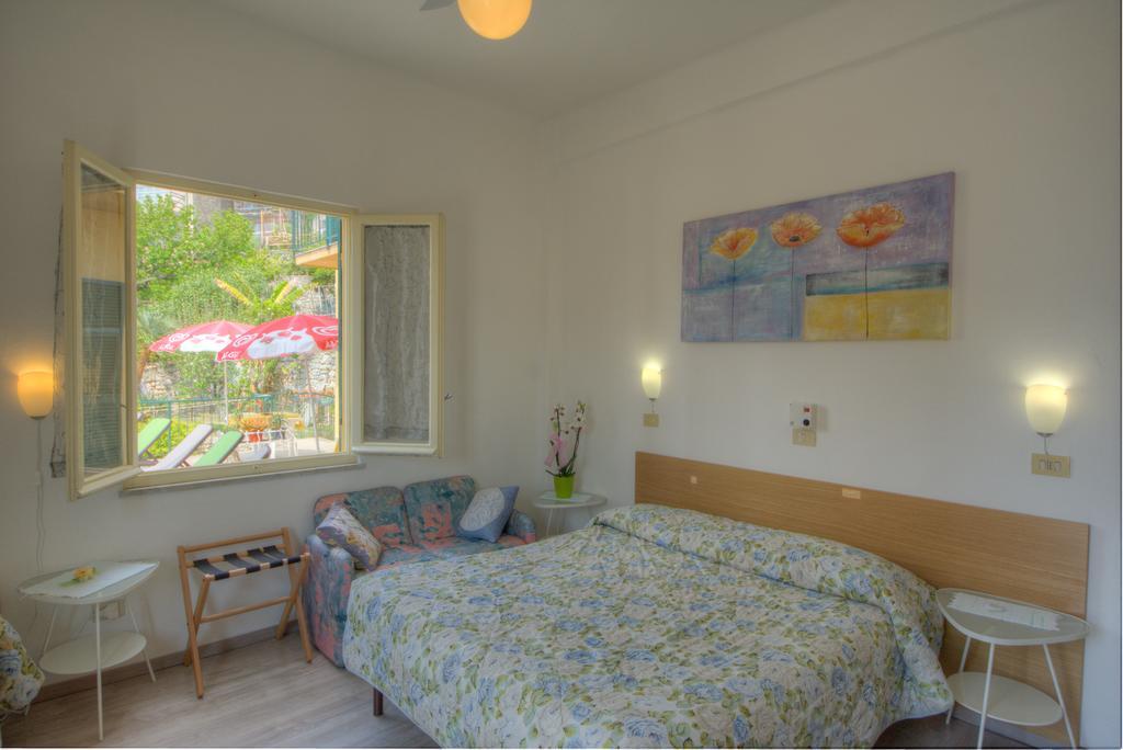 Hotel Deutsche Familien Finale Ligure Eksteriør bilde