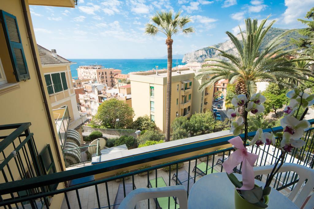 Hotel Deutsche Familien Finale Ligure Eksteriør bilde