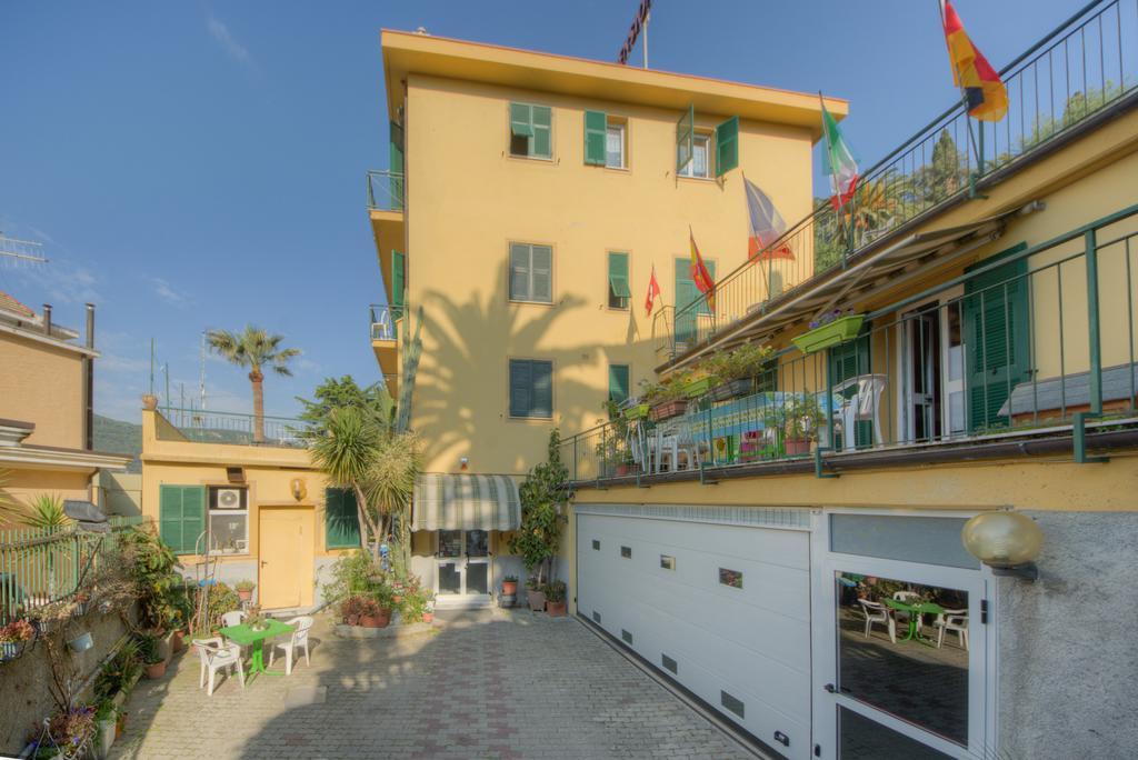 Hotel Deutsche Familien Finale Ligure Eksteriør bilde